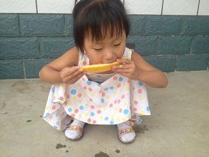 孩子吃瓜过程
