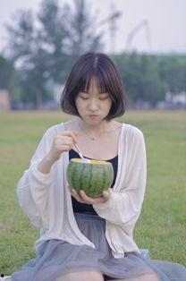 高中吃瓜女生,揭秘高中女生的八卦世界