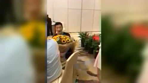 打架吃瓜女生,打架事件背后的吃瓜女生众生相